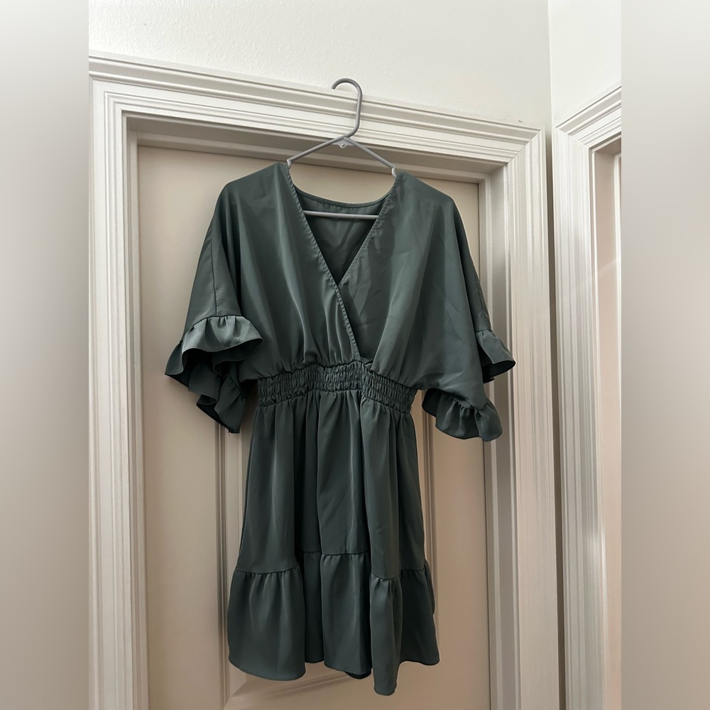 Elegant Green Ruffle Sleeve Dress